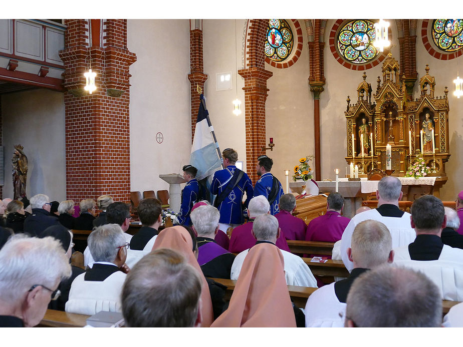 Pontifikalrequiem und Beisetzung von Weihbischof em. Johannes Kapp (Foto: Karl-Franz Thiede)